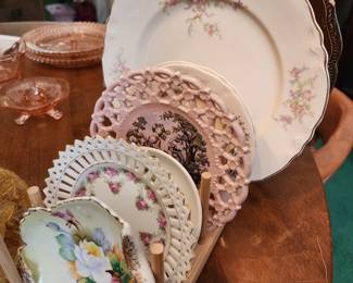Porcelain plates