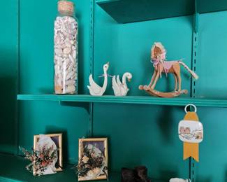 Seashells and knicknacks