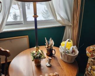 Round drop leaf side table