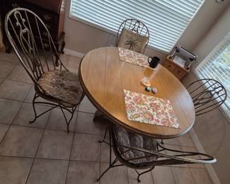Eat-In kitchen table with 5 metal/wood chairs