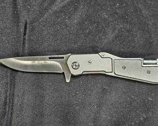 2 NIB Super Knife Manual Folding Knives NO37