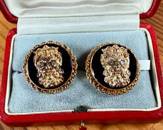 This lot features a beautiful pair of antique 14k gold & onyx cuff links depicting “Zeus” with a pair of genuine diamond eyes. Accompanied with an appraisal from Reliant Gem Lab, this pair of cuff links has a total approx. weight of 27.69 grams and .06 ct of diamonds. 

