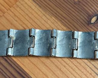 This lot features a brutalist style bracelet by designer Robert Larin, circa 1970s. This piece measures, 7” and is signed as shown in photos.

