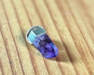 This lot features a 14k gold and amethyst pendant with a total approx. weight of 3.3 grams.

