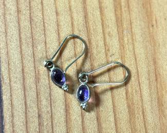 This lot features a pair of 14k gold amethyst earrings with a total approx. weight of 1.50 grams.


