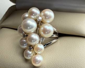This lot features a 14k white gold ring with genuine pearls and white sapphires. This ring comes in a size 5.5 with a total approx. weight of 7.14 grams.

