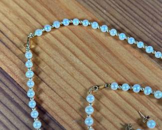 This lot features a beautiful vintage genuine diamond set with 14k gold beads & clasps. The necklace measures, 18” and the bracelet, 7”. The whole set has a total approx. weight of 20.61 grams.

