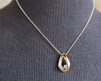 This lot features a stunning 14k gold diamond pendant with a total approx. weight of 4.5 grams. Accompanied with an appraisal, this pendant contains one (1) round full cut diamond with a SI 1 clarity, H – I color, and is .23 carat.

