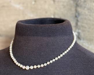 This lot features a beautiful graduated genuine pearl necklace with a 14k gold clasp measuring, 17”.

