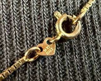 This lot features a stunning diamond heart pendant set in 14k gold on a 14k gold chain. The chain measures, 18” and this piece has a total approx. weight of 8.85 grams. The pendant contains genuine diamonds with a 1.50 carat weight.

