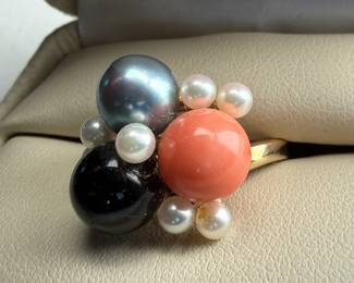 Proceeds from this lot will be donated to non-profit Salem Dogs in Marion County, Oregon. This lot features an antique 14k gold ring with pearls and coral in a size 6 with a total approx. weight of 6.30 grams. Salem Dogs focus is on helping special needs dogs when their people experience extreme circumstances. Owner death, hospice, and nursing/assisted living situations are some examples that trigger the need for a new home. In addition, some people find themselves unable to afford medical bills and opt to have their dog euthanized. In those cases, Salem Dogs is often contacted and has either taken in the dog or helped the owner financially. While most of their work is in the Salem, Oregon area, this charity has helped dogs in multiple areas around North America.

