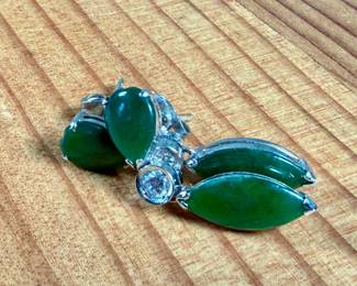 This lot features a pair of 14k gold earrings with genuine diamonds and jade. This set has a total approx. weight of 4.30 grams.

