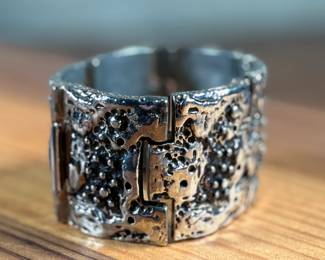 This lot features a brutalist style bracelet by designer Robert Larin, circa 1970s. This piece measures, 7” and is signed as shown in photos.

