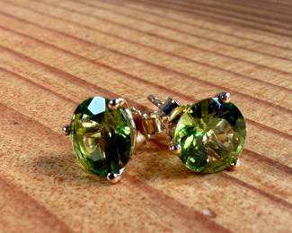 This lot features a pair of stunning 14k gold earrings with peridot and a total approx. weight of 1.23 grams.


