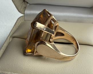 This lot features a 14k yellow gold cast citrine quartz ring with papers/appraisal from Reliant Gem Lab as shown in photos. The total weight of the ring is 16.28 grams and the weight of the stones is 35.17 ct. This ring comes in a size 5.75.

