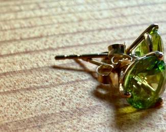 This lot features a pair of stunning 14k gold earrings with peridot and a total approx. weight of 1.23 grams.

