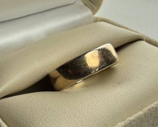 This lot features a 14k gold band in a size 8.5 with a total approx. weight of 4.46 grams.

