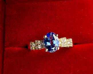 This lot features a 14k gold ring with genuine diamonds and tanzanite in a size 7 with a total approx. weight of 4.0 grams. Accompanied with an appraisal, this ring contains sixteen (16) round full cut diamonds and one (1) oval tanzanite.

