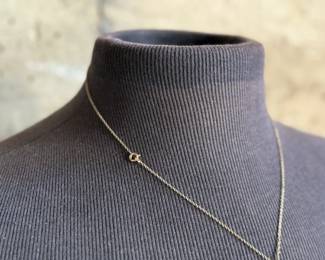 This lot features a beautiful 10k gold Victorian lavaliere with a pearl drop on a 12k gold filled chain measuring, 20”. Total approx. weight is 2.73 grams.

