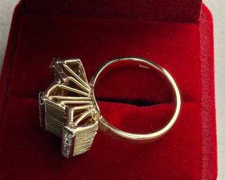 This lot features a 14k gold ring with nineteen (19) round single cut diamonds in a size 7.25 and a total approx. weight of 8.4 grams. Accompanied with an appraisal as shown in photos.

