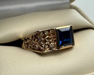 This lot features a mid-century men’s 10k gold ring with blue spinel in a size 11 with a total approx. weight of 6.59 grams.

