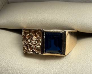 This lot features a mid-century men’s 10k gold ring with blue spinel in a size 11 with a total approx. weight of 6.59 grams.

