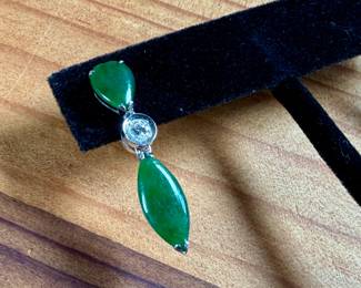 This lot features a pair of 14k gold earrings with genuine diamonds and jade. This set has a total approx. weight of 4.30 grams.

