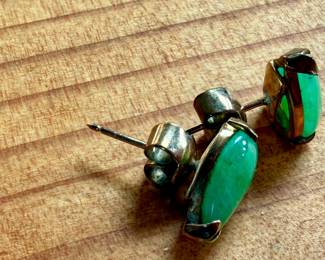 This lot features a pair of beautiful 14k gold and jade earrings with a total approx. weight of 2.20 grams.

