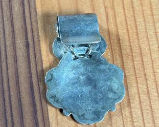 This lot features a sterling silver luggage tag by Foree that measures, 2.5” H x 1.75” W and has a total approx. weight of 30.52 grams.

