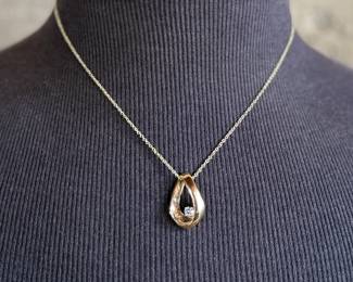 This lot features a stunning 14k gold diamond pendant with a total approx. weight of 4.5 grams. Accompanied with an appraisal, this pendant contains one (1) round full cut diamond with a SI 1 clarity, H – I color, and is .23 carat.

