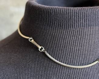 This lot features a vintage Alpaca silver cream inlay abalone scalloped necklace in wonderful condition measuring, 16”. This piece has a total approx. weight of 37.55 grams.

