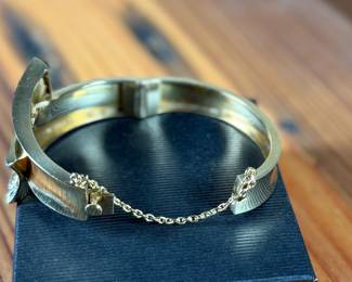 This lot features an incredible hand made 18k gold & diamond Art-Deco bangle bracelet with an integrated box clasp and safety chain. Accompanied with an appraisal from Reliant Gem Lab, this bracelet has a total approx. weight of 41.71 grams and .23 ct of thirteen (13) bead set single cut diamonds. 

