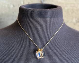This lot features a Swarovski crystal pendant on a chain measuring, 18”.

