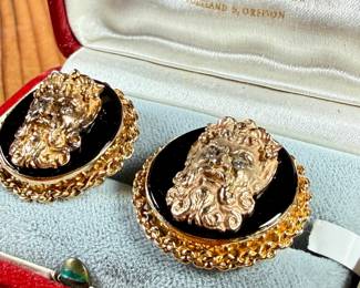 This lot features a beautiful pair of antique 14k gold & onyx cuff links depicting “Zeus” with a pair of genuine diamond eyes. Accompanied with an appraisal from Reliant Gem Lab, this pair of cuff links has a total approx. weight of 27.69 grams and .06 ct of diamonds. 

