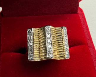 This lot features a 14k gold ring with nineteen (19) round single cut diamonds in a size 7.25 and a total approx. weight of 8.4 grams. Accompanied with an appraisal as shown in photos.

