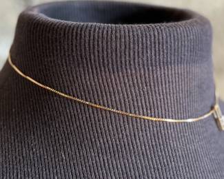 This lot features a stunning 18k gold pendant with genuine diamonds on a gold chain measuring, 16”. Marked 750 with a total approx. weight of 5.03 grams.

