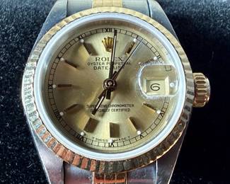 This lot features a 18k yellow gold and stainless datejust Rolex watch. This watch is accompanied with an appraisal and recent service records. This Rolex recently received an overhaul and new Rolex crystal. The watch runs very well and has a total approx. weight of 53.76 grams.

