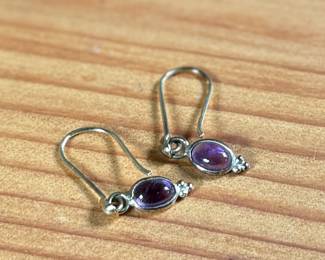 This lot features a pair of 14k gold amethyst earrings with a total approx. weight of 1.50 grams.

