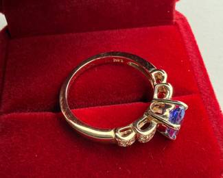 This lot features a 14k gold ring with genuine diamonds and tanzanite in a size 7 with a total approx. weight of 4.0 grams. Accompanied with an appraisal, this ring contains sixteen (16) round full cut diamonds and one (1) oval tanzanite.

