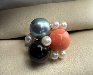 Proceeds from this lot will be donated to non-profit Salem Dogs in Marion County, Oregon. This lot features an antique 14k gold ring with pearls and coral in a size 6 with a total approx. weight of 6.30 grams. Salem Dogs focus is on helping special needs dogs when their people experience extreme circumstances. Owner death, hospice, and nursing/assisted living situations are some examples that trigger the need for a new home. In addition, some people find themselves unable to afford medical bills and opt to have their dog euthanized. In those cases, Salem Dogs is often contacted and has either taken in the dog or helped the owner financially. While most of their work is in the Salem, Oregon area, this charity has helped dogs in multiple areas around North America.

