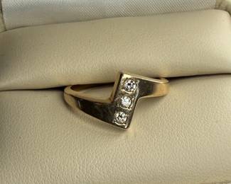 This lot features a 14k gold ring with genuine diamonds in a size 9.25 and a total approx. weight of 4.29 grams.

