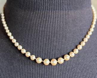 This lot features a beautiful graduated genuine pearl necklace with a 10k gold clasp measuring, 17”.

