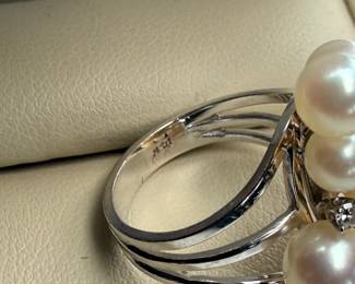 This lot features a 14k white gold ring with genuine pearls and white sapphires. This ring comes in a size 5.5 with a total approx. weight of 7.14 grams.

