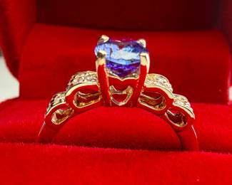 This lot features a 14k gold ring with genuine diamonds and tanzanite in a size 7 with a total approx. weight of 4.0 grams. Accompanied with an appraisal, this ring contains sixteen (16) round full cut diamonds and one (1) oval tanzanite.

