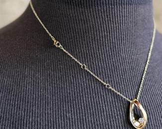 This lot features a stunning 14k gold diamond pendant with a total approx. weight of 4.5 grams. Accompanied with an appraisal, this pendant contains one (1) round full cut diamond with a SI 1 clarity, H – I color, and is .23 carat.

