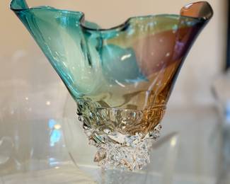 David Van Noppen Studio art glass bowl signed D. Van Noppen '90. Ruffled Edge and thorn base. 10x10x12 inches.