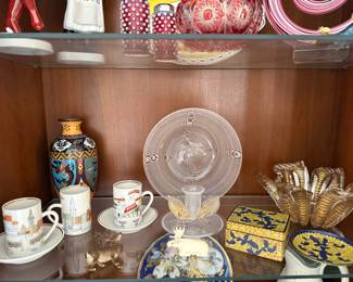 Living Room 
Cloisonné pieces
Murano glass