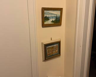 Upstairs Hallway
Artwork 