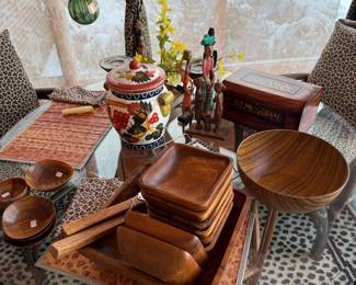 Porch
Wooden salad set
Wooden figurines