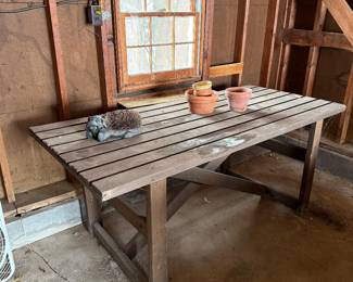 Garage
Picnic table with benches 